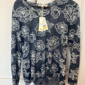 C&C California lightweight long sleeve top